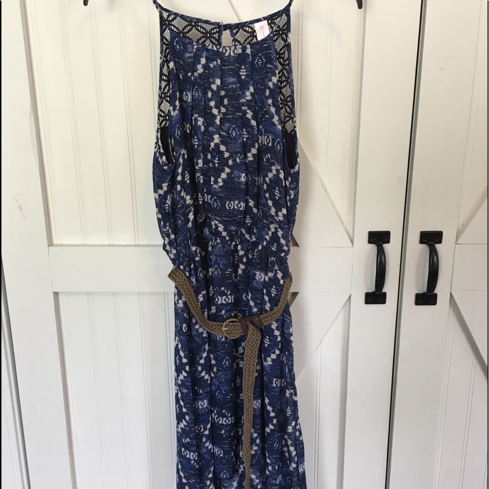 Summer dress with belt